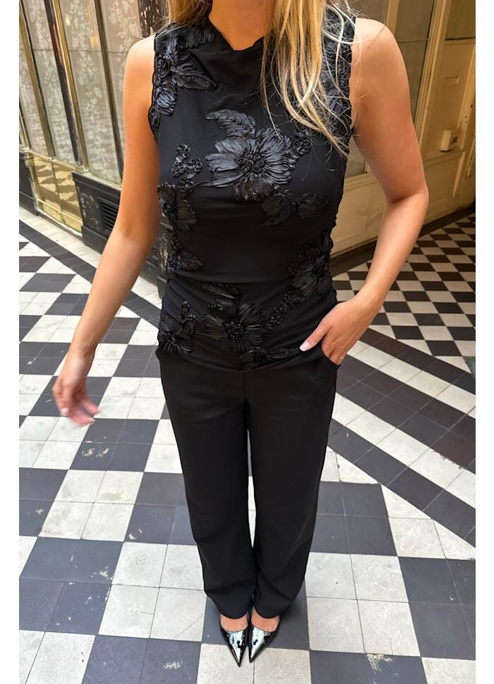 BYIC - Miraic Mesh Top A23927 - Black Flower Toppe