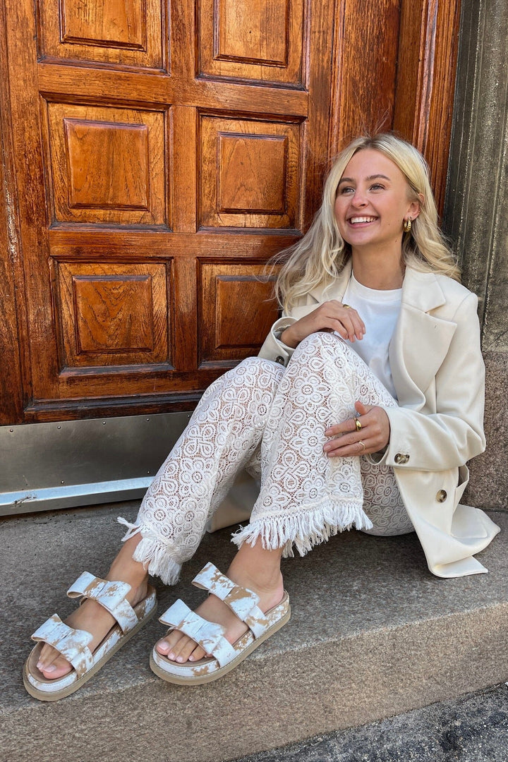 Copenhagen Shoes - Be My Guest Suede CS8409 - 0401 - Safari/Off White Sandaler