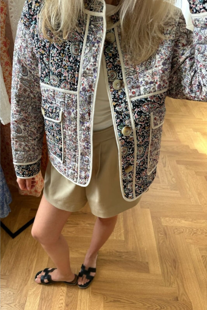 Forudbestilling - BYIC - Emmy Quilted Jacket - mp Multi Paisley Jakker