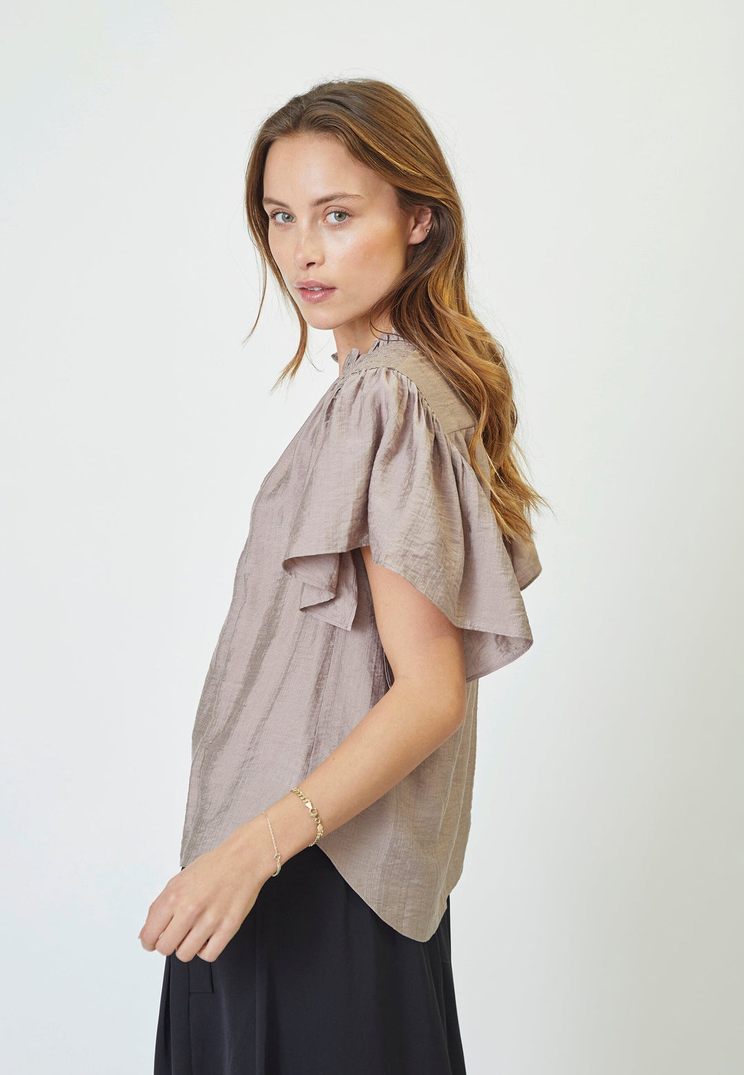 Forudbestilling - Co´Couture - Heracc Ss Frill Top 35703 - 154 - Walnut Skjorter