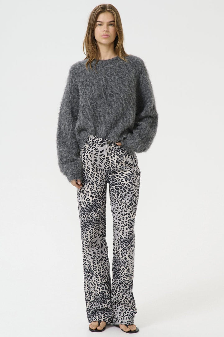 Forudbestilling - Gestuz - Gzleora Wide Jeans 10910300 - 107696 Grey Leopard Jeans