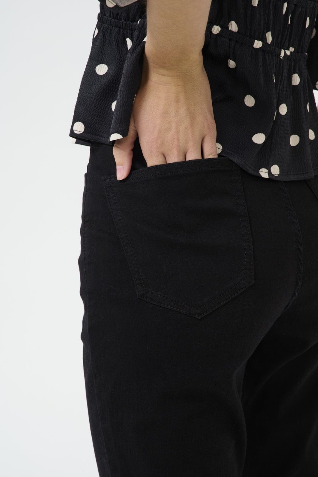 Gestuz - Gzrivy Capri Pants 10910515 - 100017 - Black