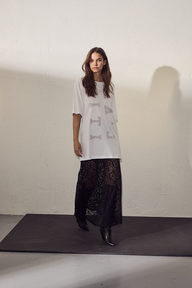 Forudbestilling - Haute L'Amitié - Maxi Reverse Logo Tee HL10231 - White/Black Print T-shirts