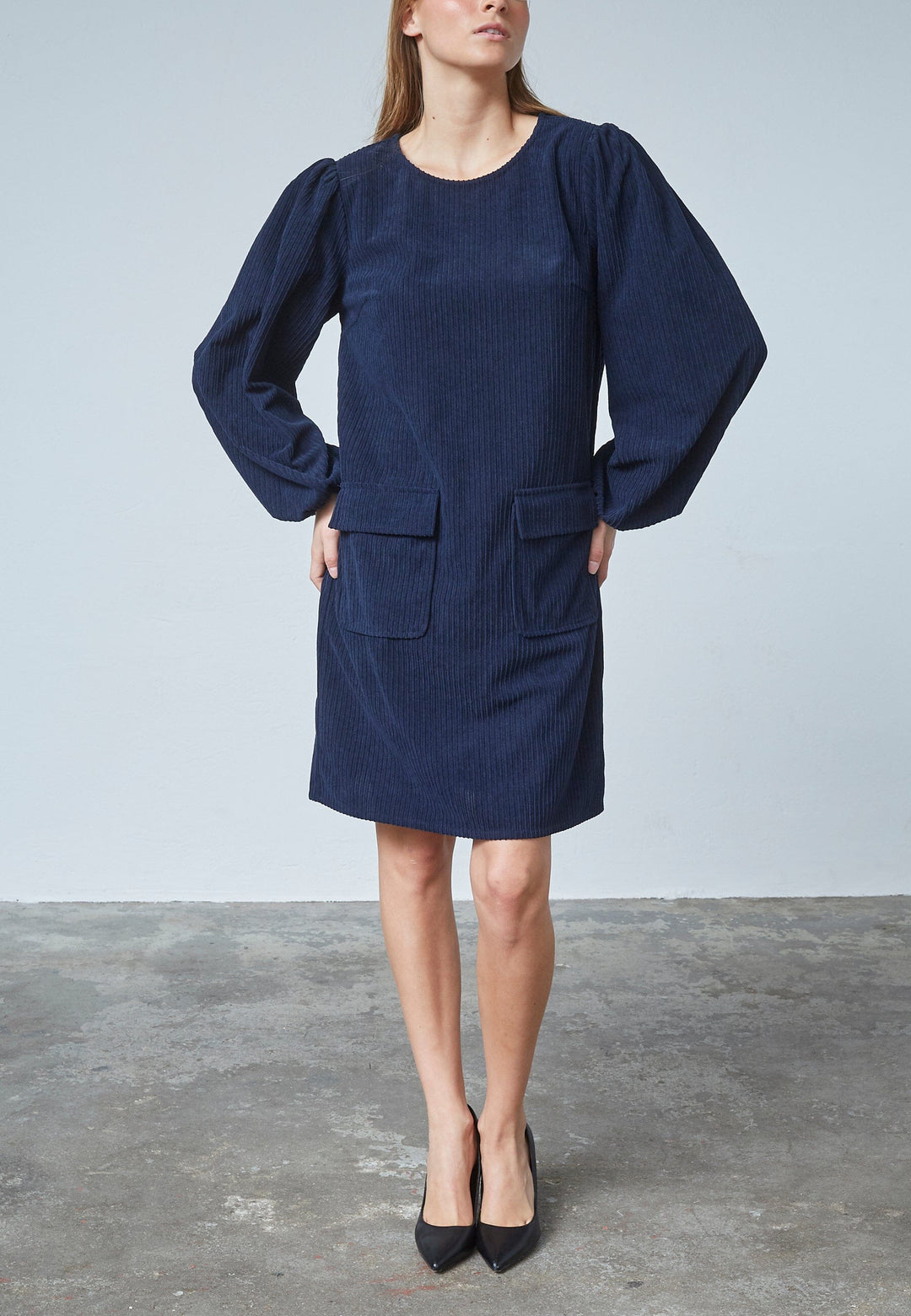 Forudbestilling - Love & Divine - Love1366 18884 - 440 - Navy Kjoler