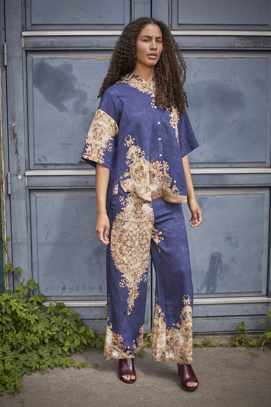 Love & Divine - Love971-12 19181 - 800 - Navy/Paisley