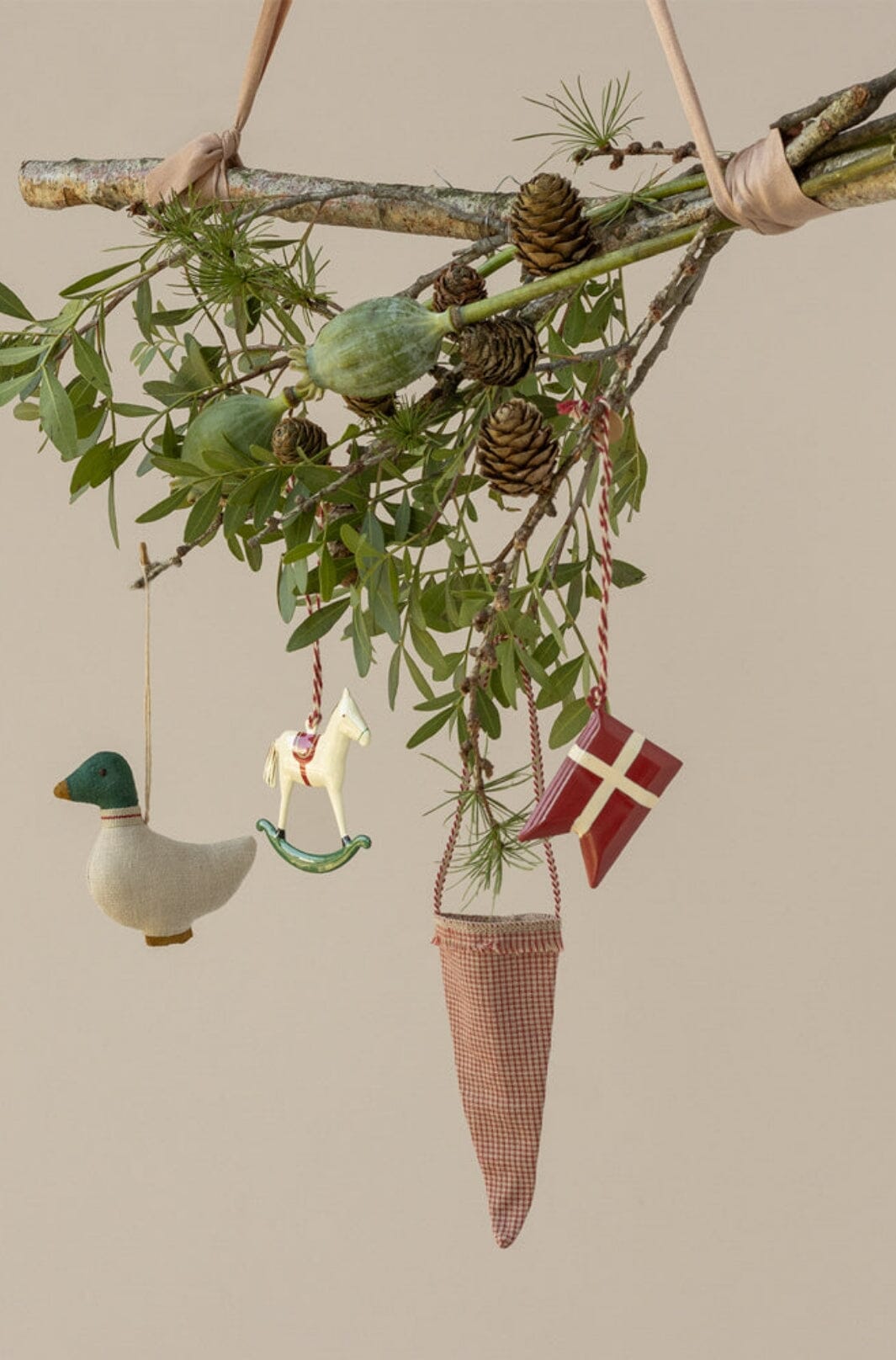 Maileg - Kræmmerhus Ophæng, Tern - Rød