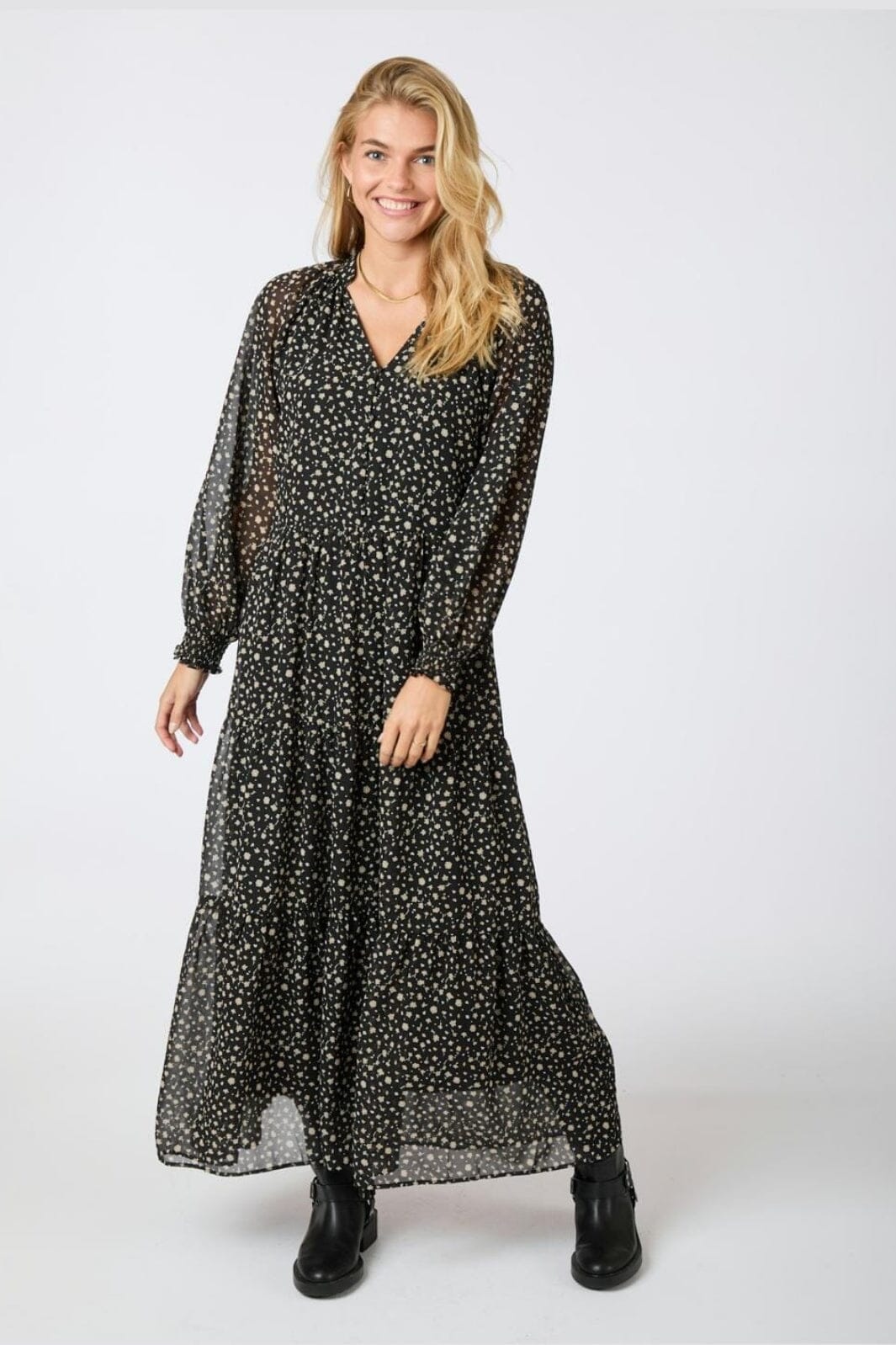 Forudbestilling - Neo Noir - Hiko Secret Flower Dress - Black Kjoler