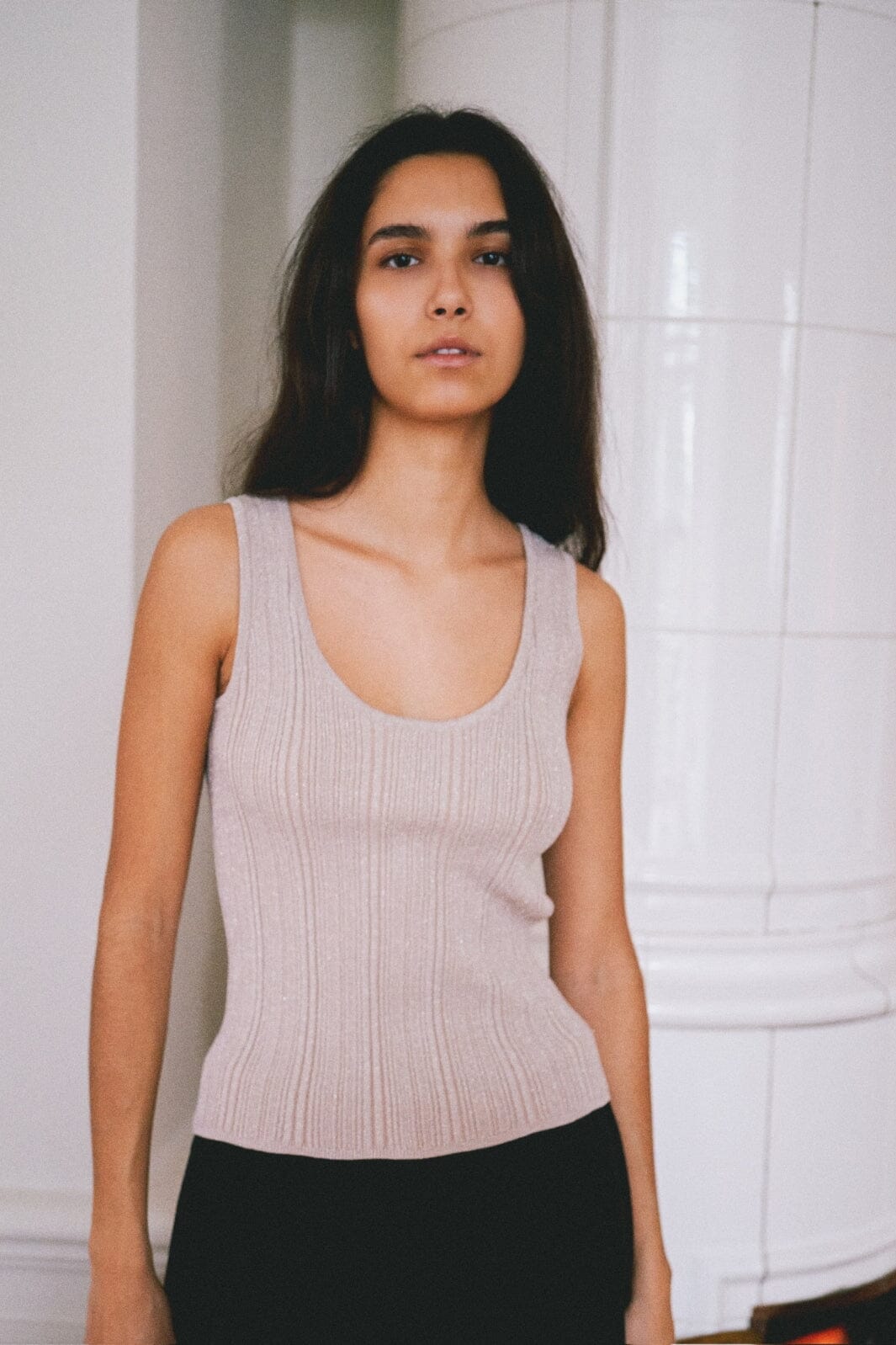 Forudbestilling - Neo Noir - Ollie Knit Top 164260 - 213 - Sand Strikbluser