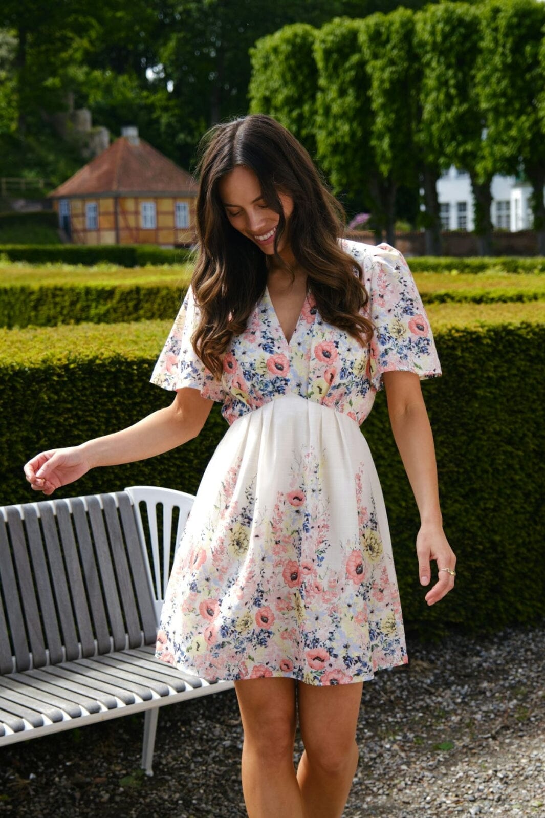 Forudbestilling - Neo Noir - Shena Flower Print Dress 166451 - 122 - Creme Kjoler