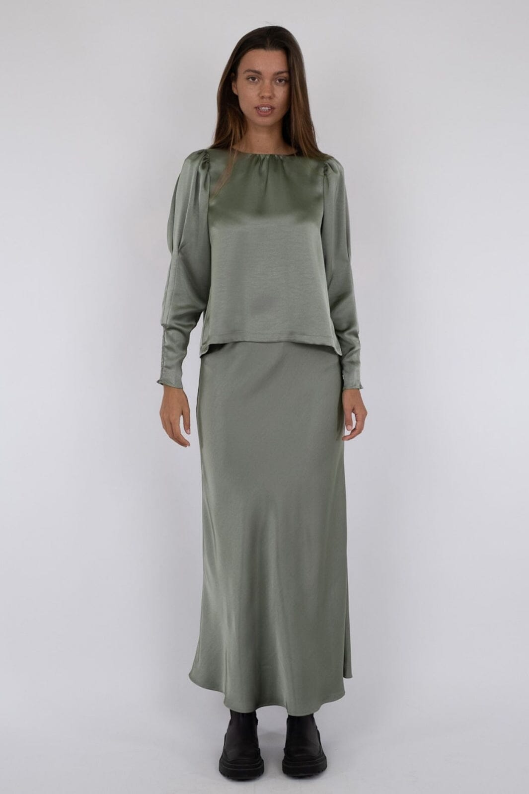 Forudbestilling - Neo Noir - Vicky Heavy Sateen Skirt - Smoke Green - (Februar) Nederdele