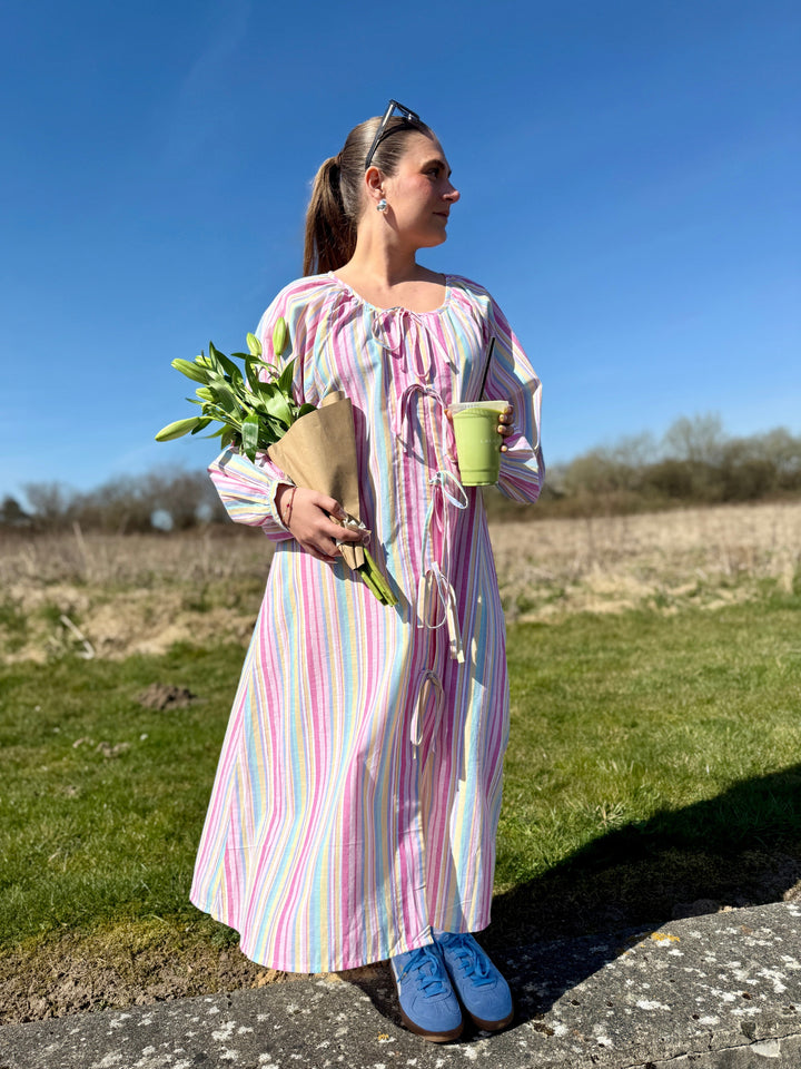 Forudbestilling - Sissel Edelbo x Molly&My - Stinne Dress SE 1724 - Pink Stripes Kjoler