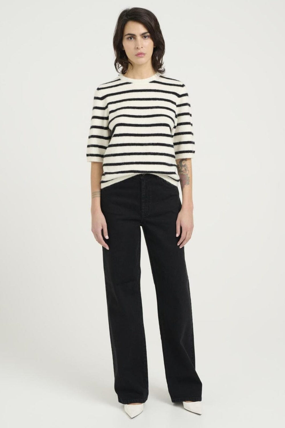 Gestuz - Alphagz Ss Tee Striped - 106145 Ivory Black Striped Pullover