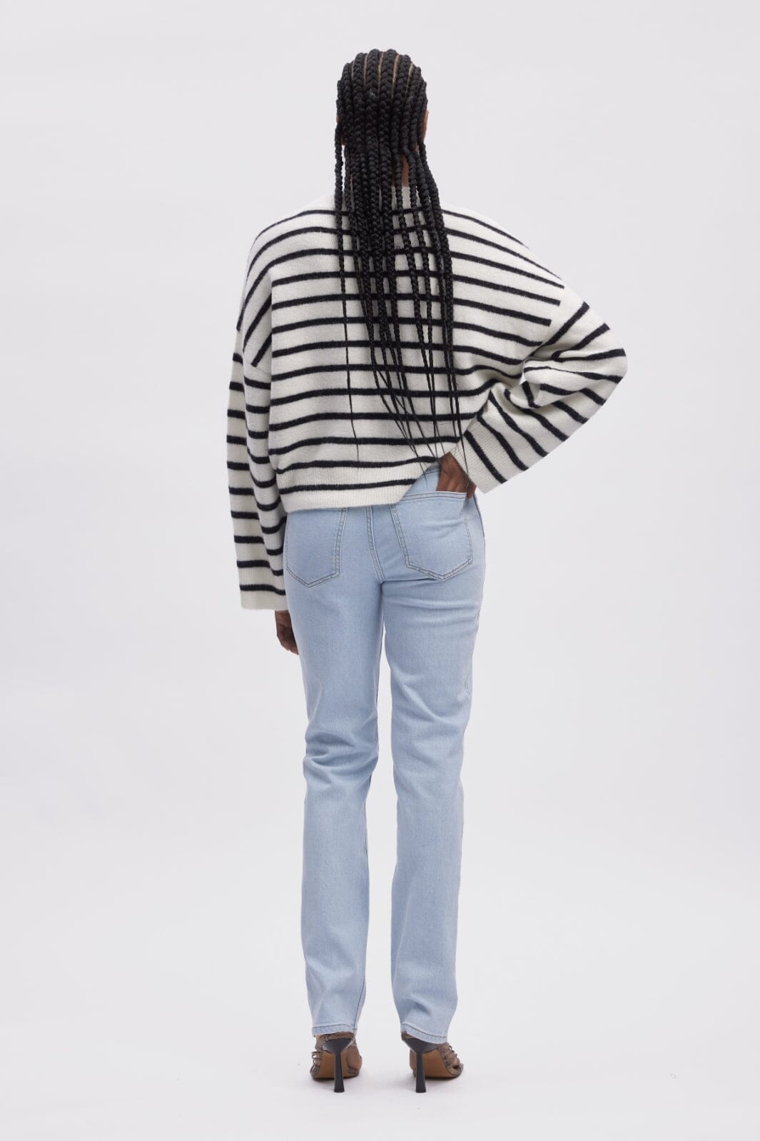 Gestuz - Alphagz V-Neck Striped - 106145 Ivory Black Striped Strikbluser