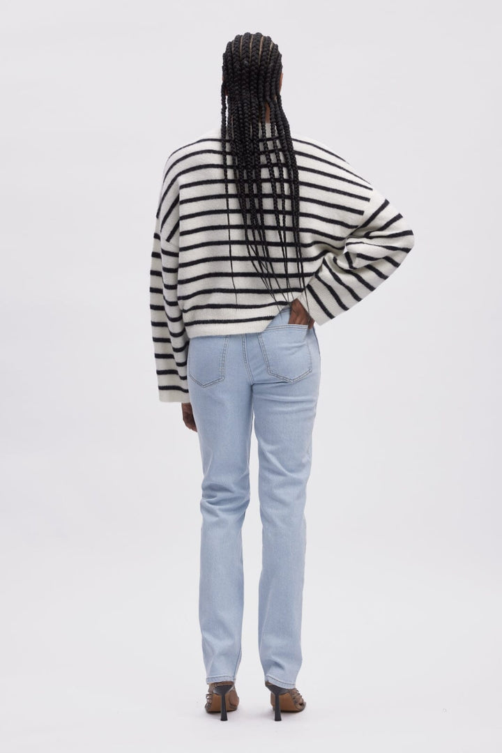 Gestuz - Alphagz V-Neck Striped - 106145 Ivory Black Striped Strikbluser