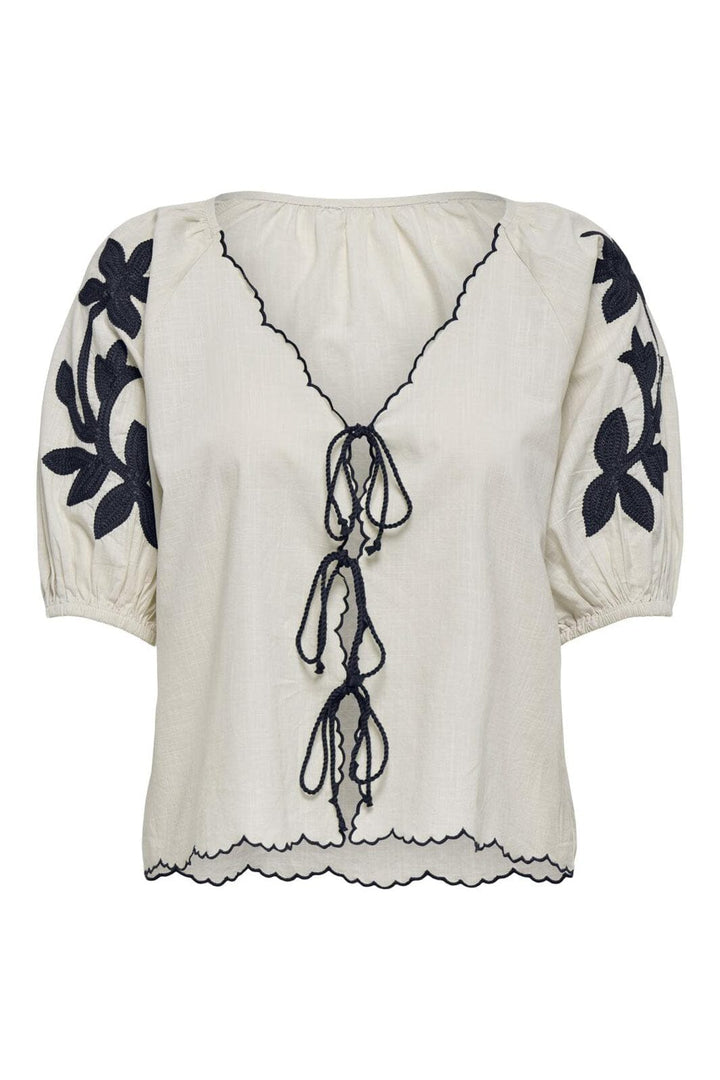 JDY - Jdyfiluca 2/4 Embroidery Tie Top - 4962066 Birch With Sky Captain Embroidery