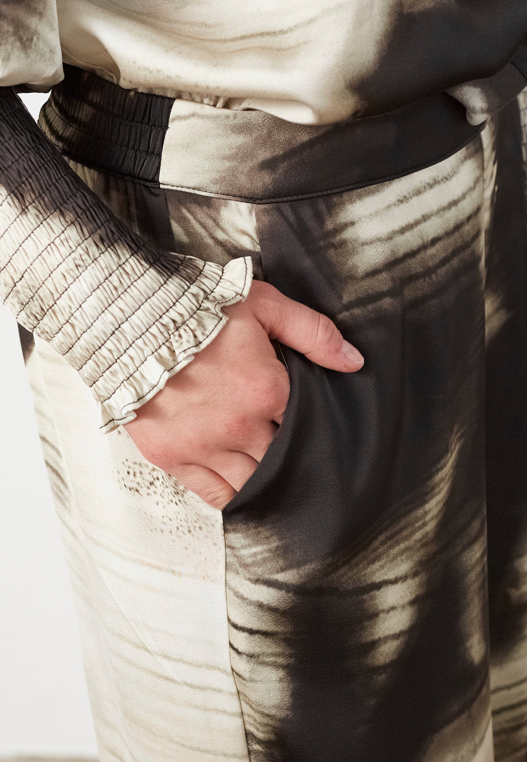 Love & Divine - Love1024-55 19420 - 803 - Graphic Bukser