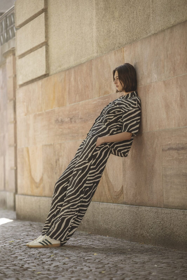 Love & Divine - Love1175 - 845 Animal