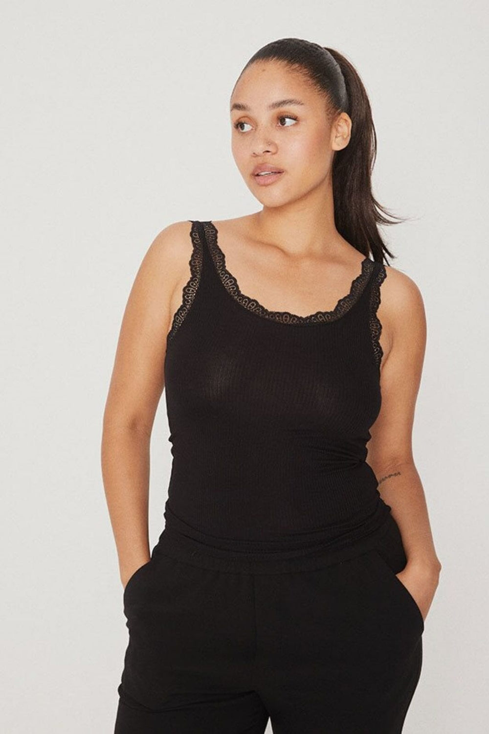 MbyM - Cerise-M - Black Toppe