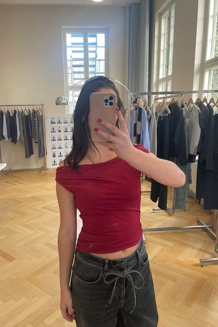 Modström - Himamd Off-Shoulder Top 57928 - 1218 - Rumba Red Toppe