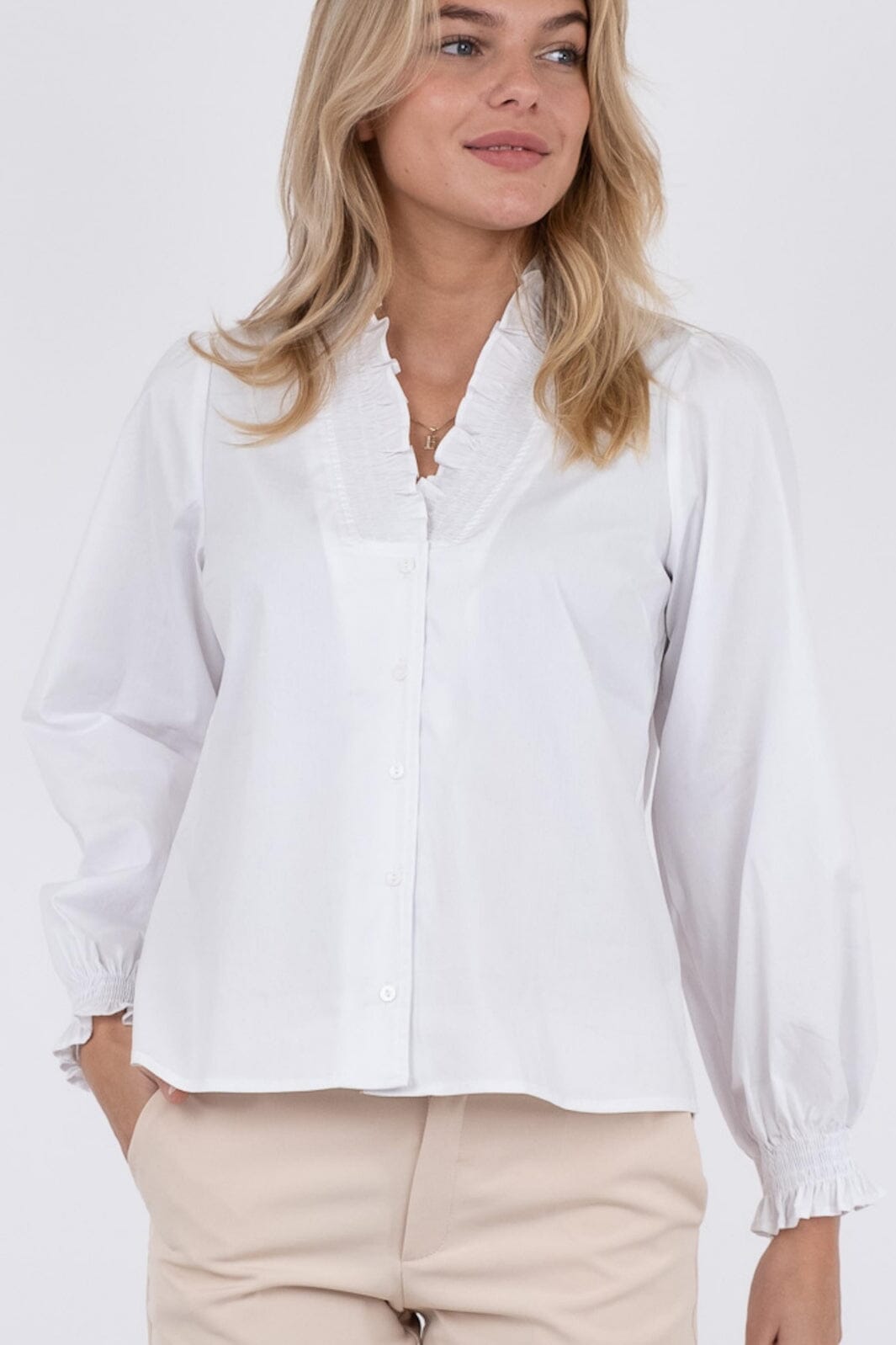 Neo Noir - Brielle Solid Shirt - White