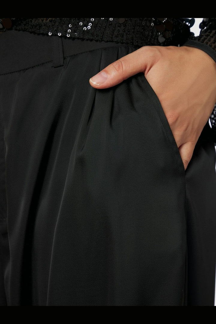 Neo Noir - Fayla Drapy Satin Balloon Pants 167418 - 100 - Black