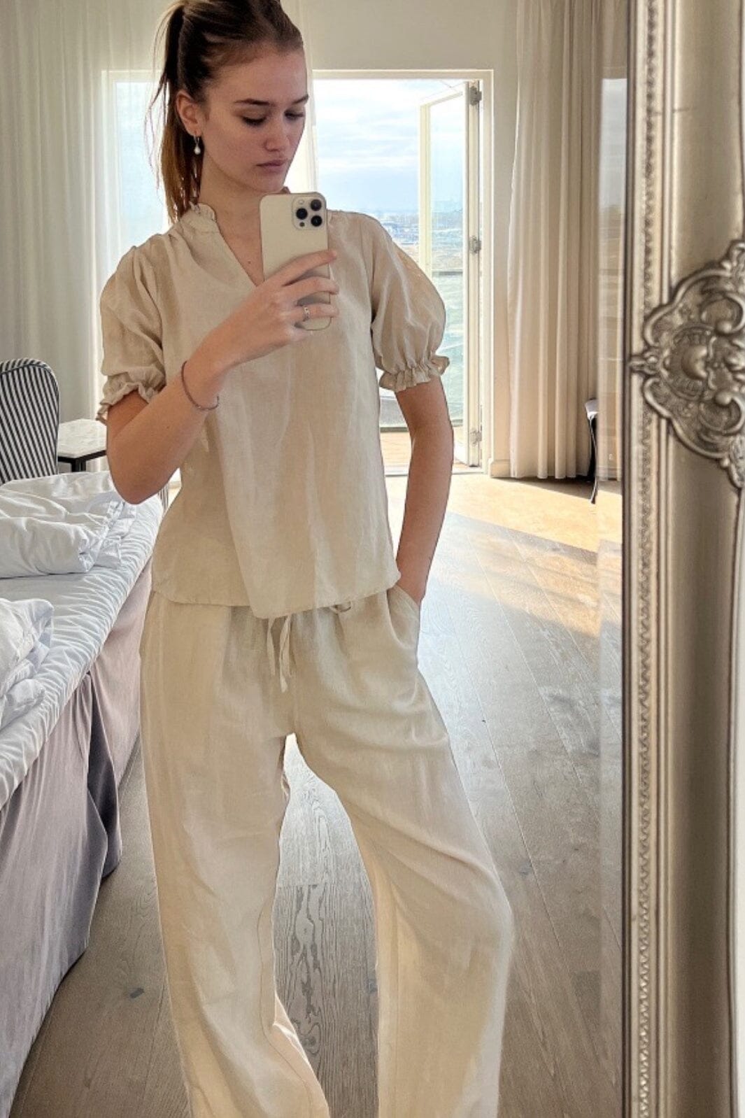 Neo Noir - Odesa Linen Blouse - Sand Bluser