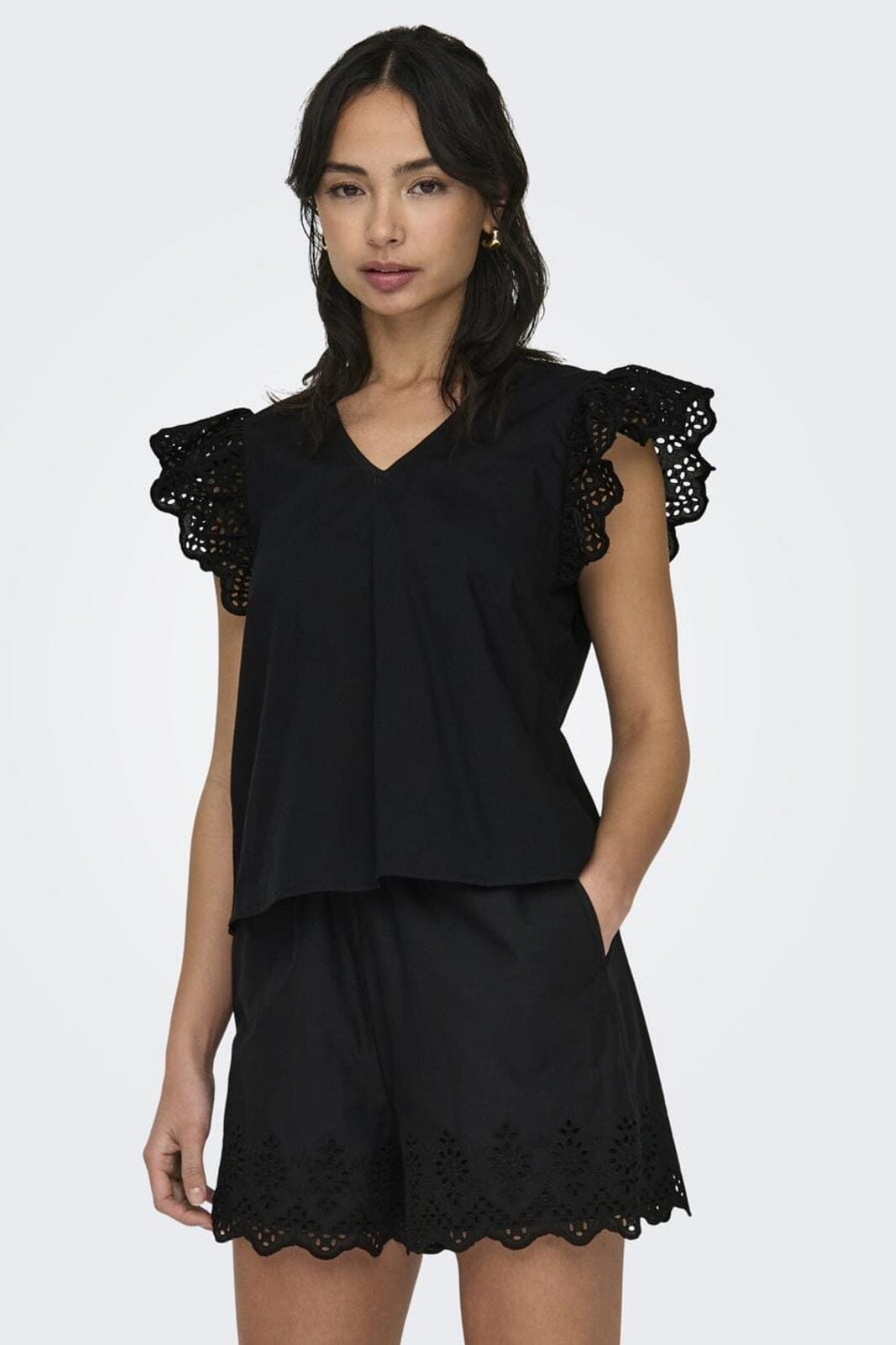 Only - Onllou Life Emb S/S Frill Top - 4415684 Black Toppe