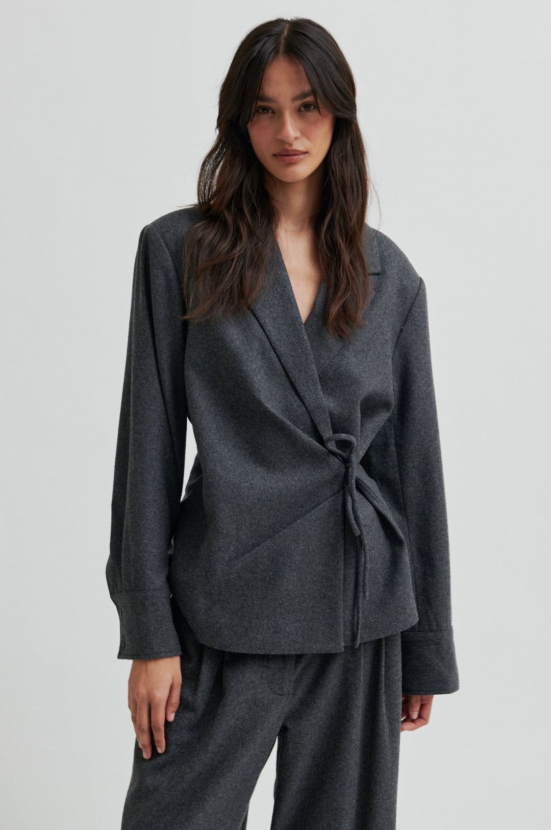 Second Female - Milea Wrap Shirt 60267 - 7003 Dark grey melange Skjorter
