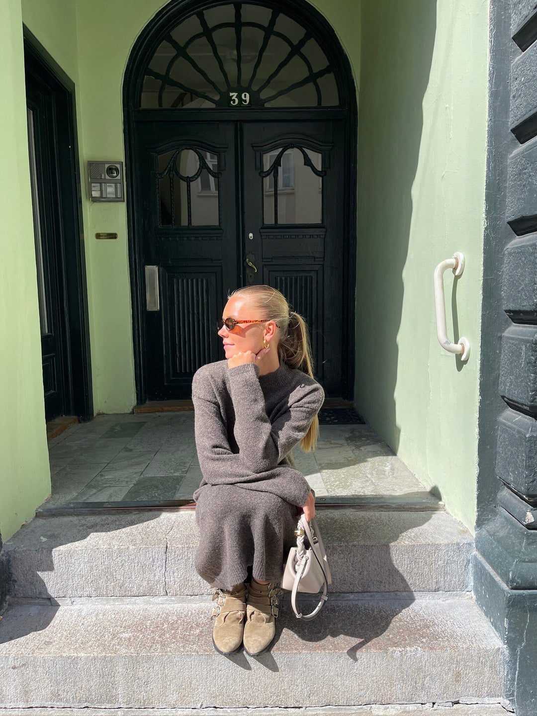 Sisters Point - Luca-Dr 19079 - 201 - Brown Mel. Strikbluser