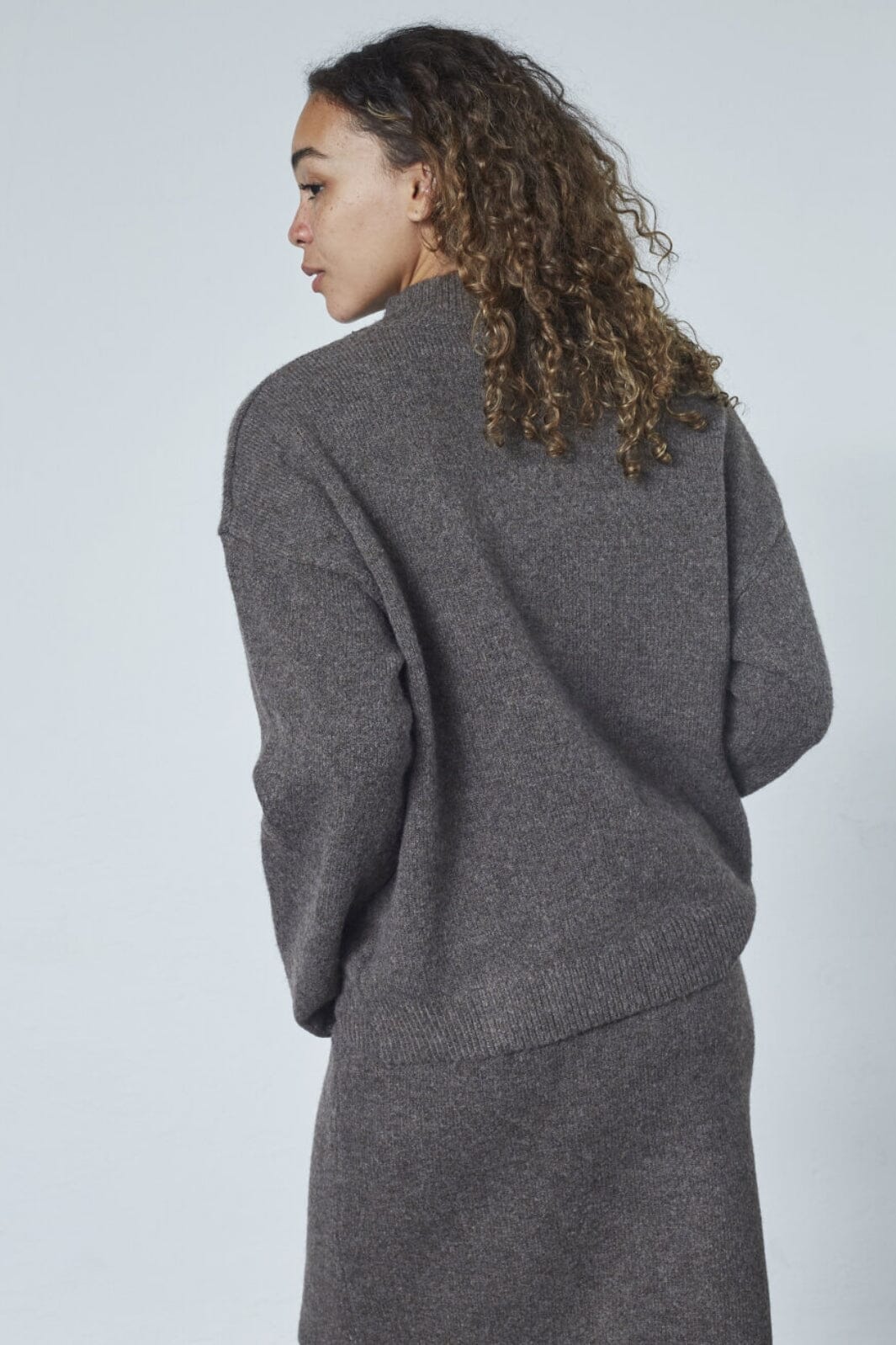 Sisters Point - Luca-Pu 19076 - 201 - Brown Mel.