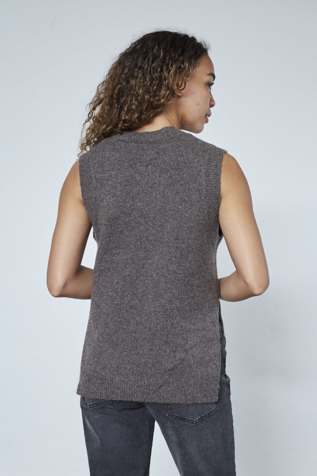 Sisters Point - Luca-Ve 19078 - 201 - Brown Mel.