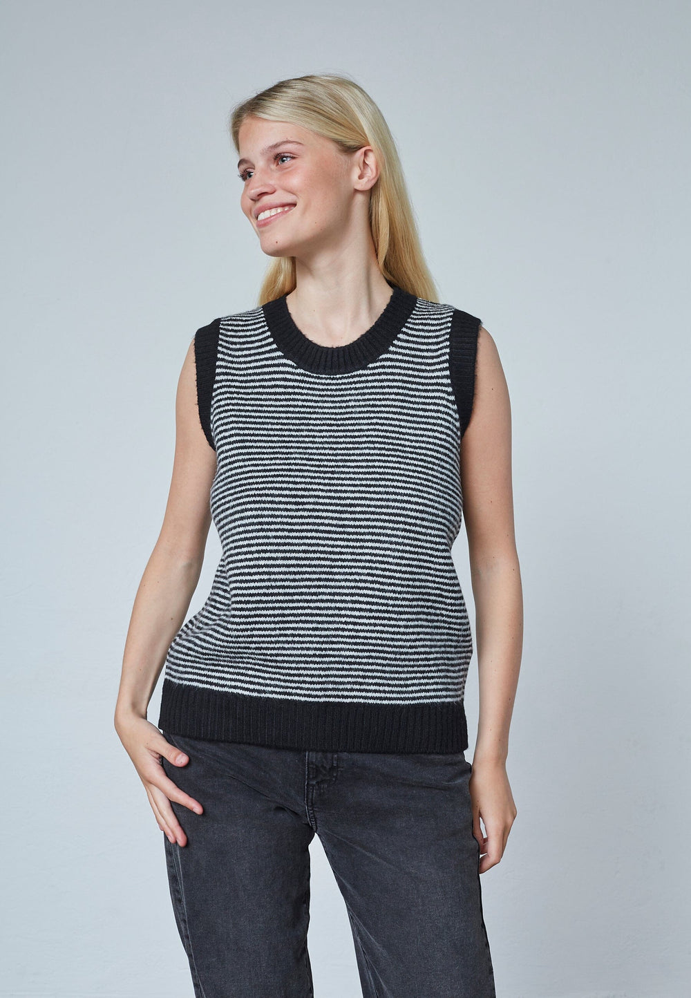 Sisters Point - Megi-Ve 19047 - 832 - Black/Cream Strikbluser