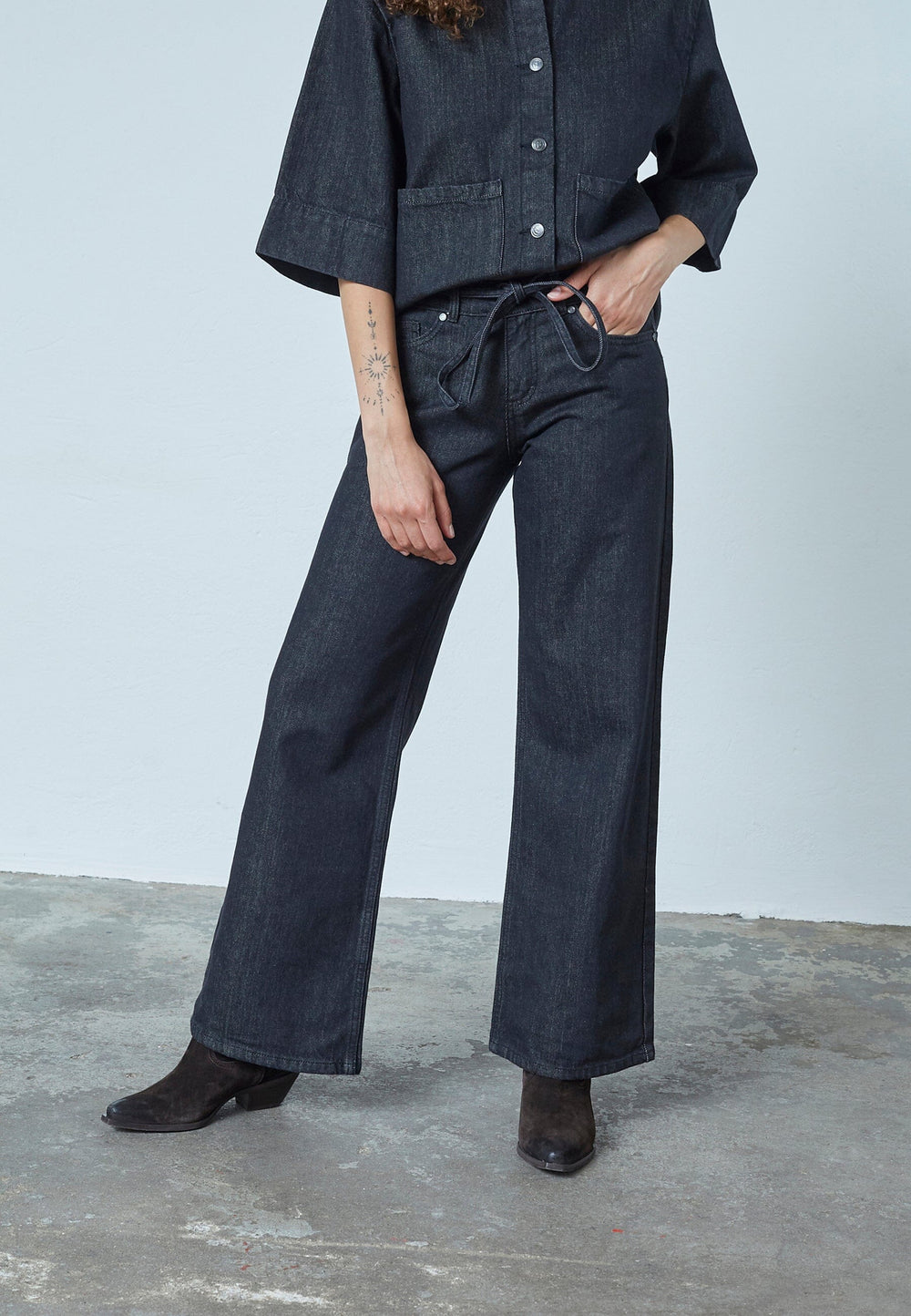 Sisters Point - Onea-Belt.Je7 18849 - 941 - Black Unwashed Jeans