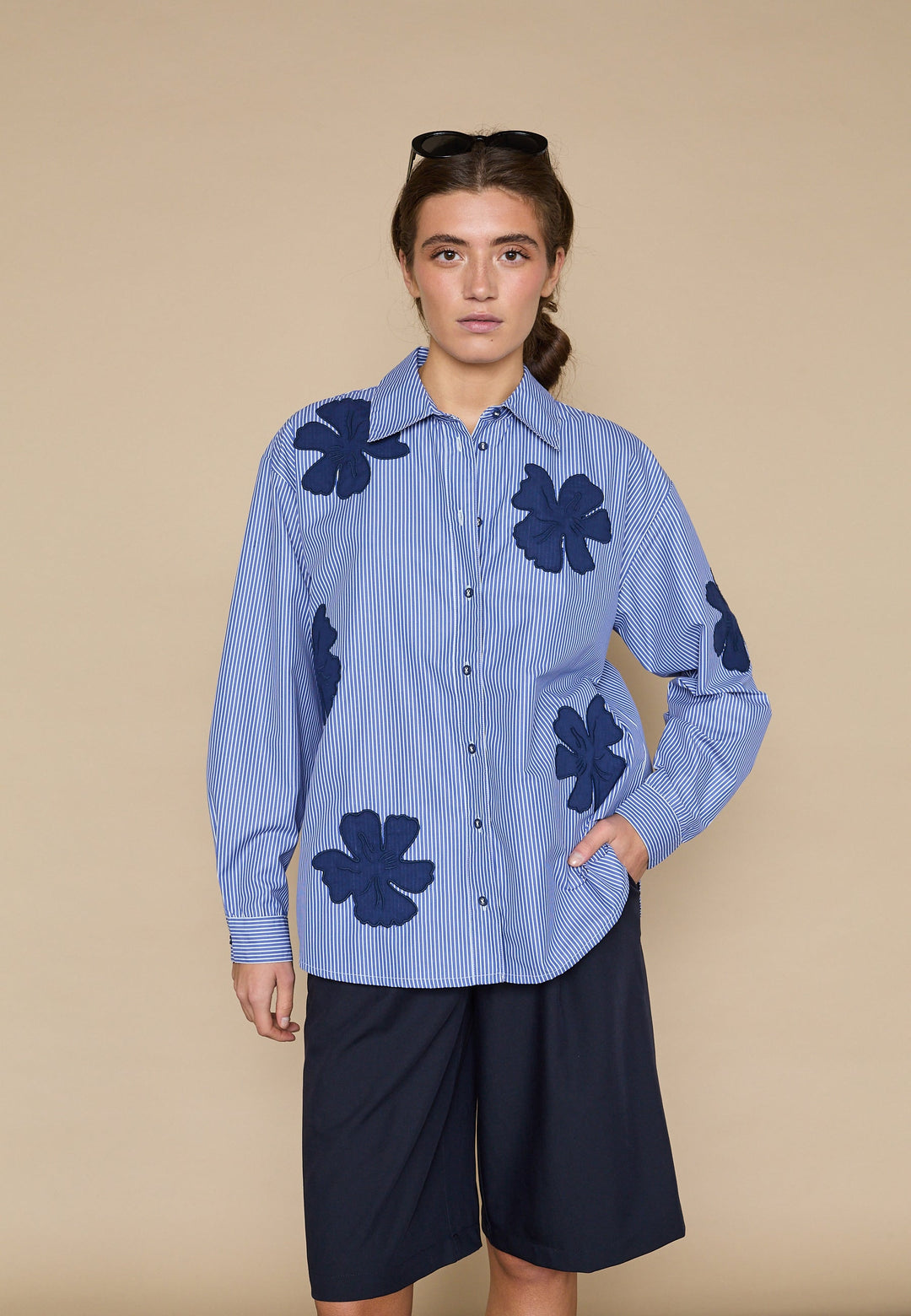 Love & Divine - Love1499 19522 - 811 - Blue Flower