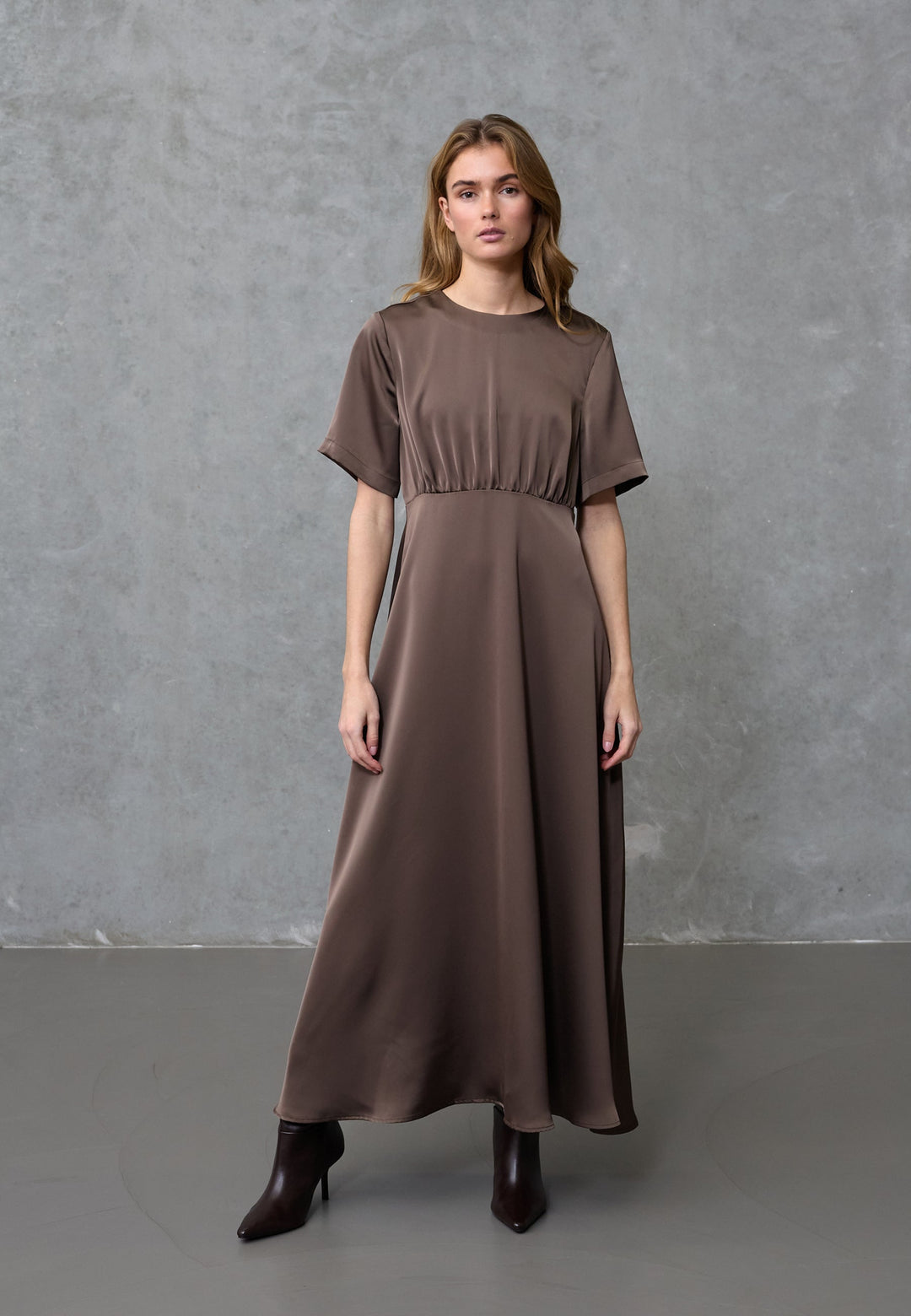 Love & Divine - Love1561 19918 - 221 - Earth