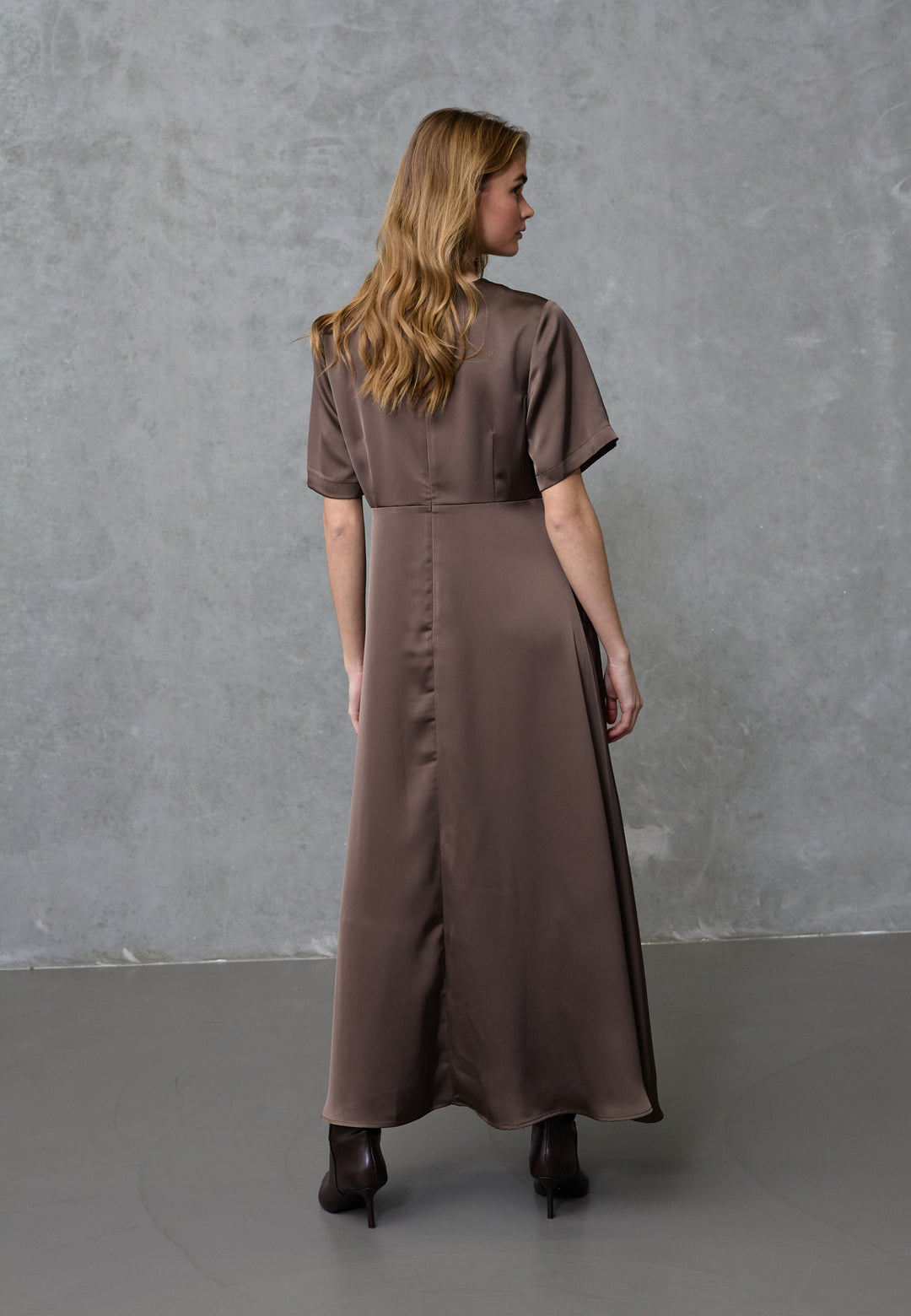 Love & Divine - Love1561 19918 - 221 - Earth