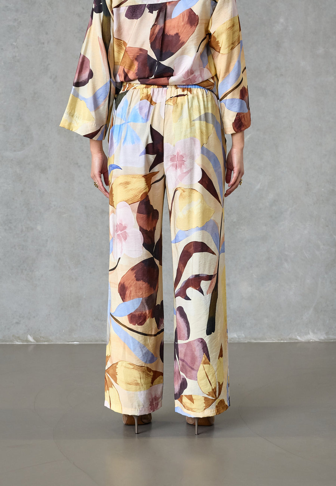 Love & Divine - Love207-45 19954 - 810 - Antique Flower