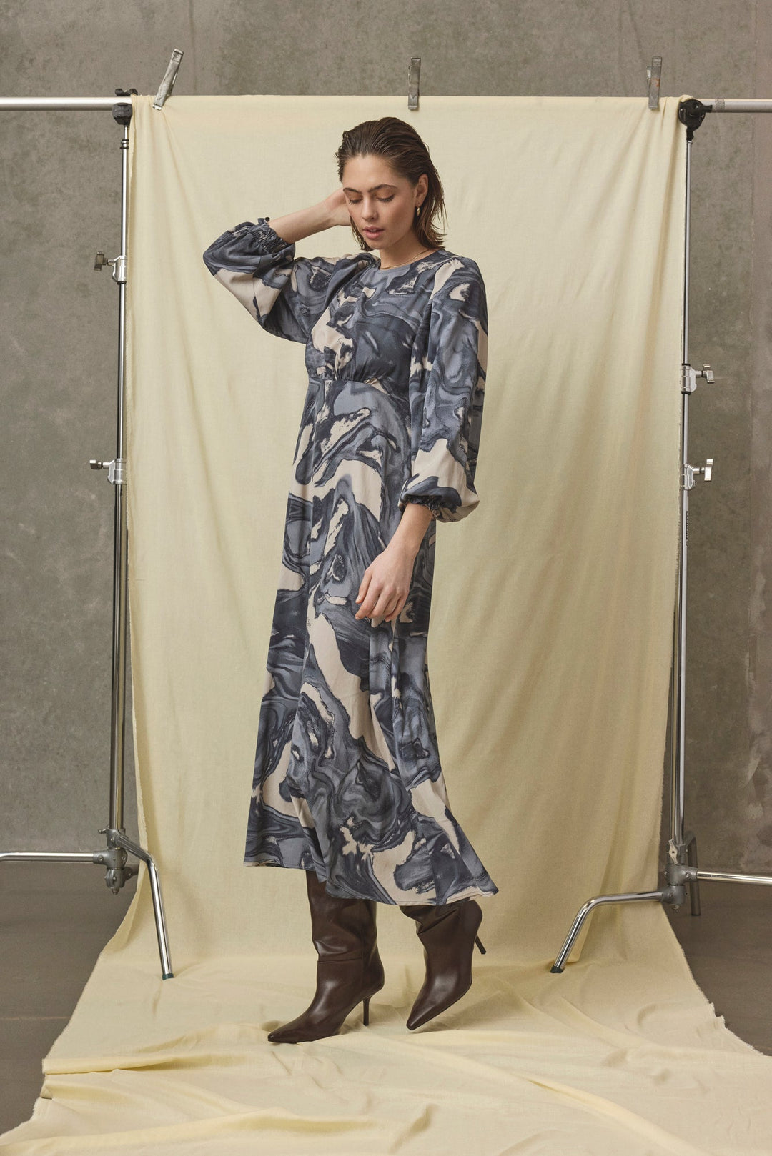 Love & Divine - Love1552 19891 - 800 - Blue Wave