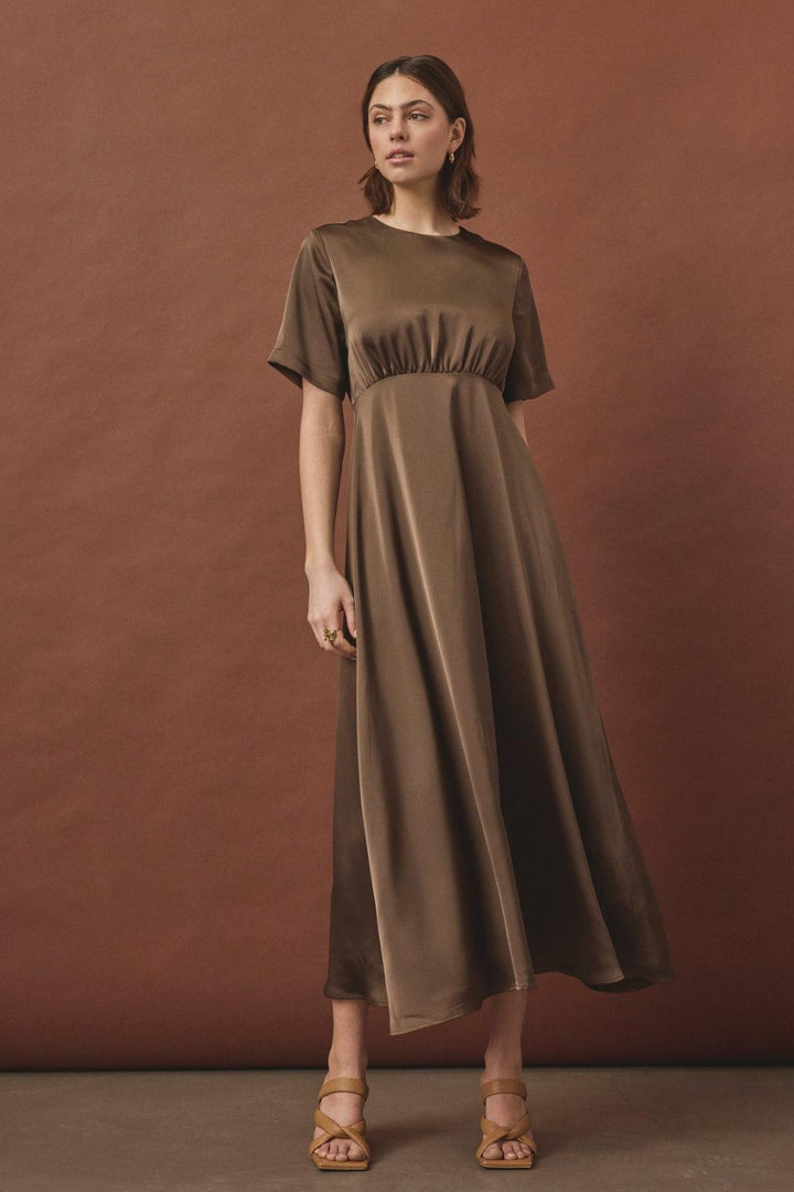 Love & Divine - Love1561 19918 - 221 - Earth