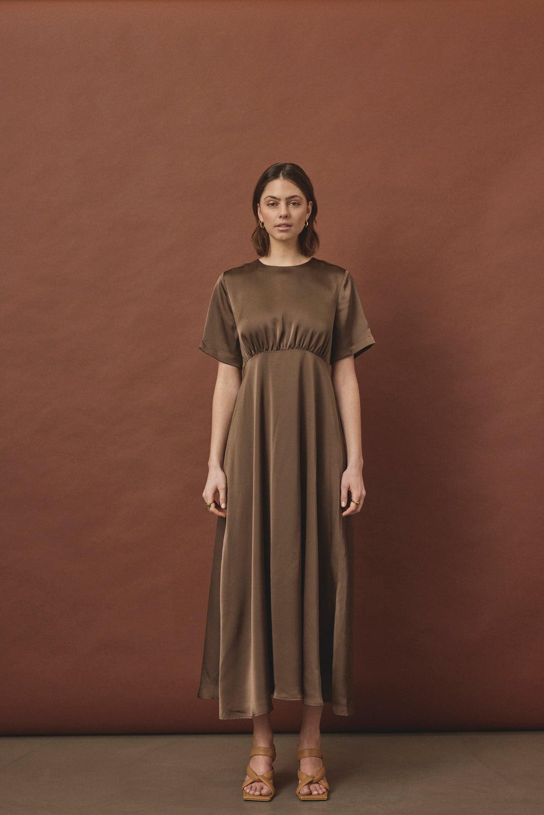 Love & Divine - Love1561 19918 - 221 - Earth