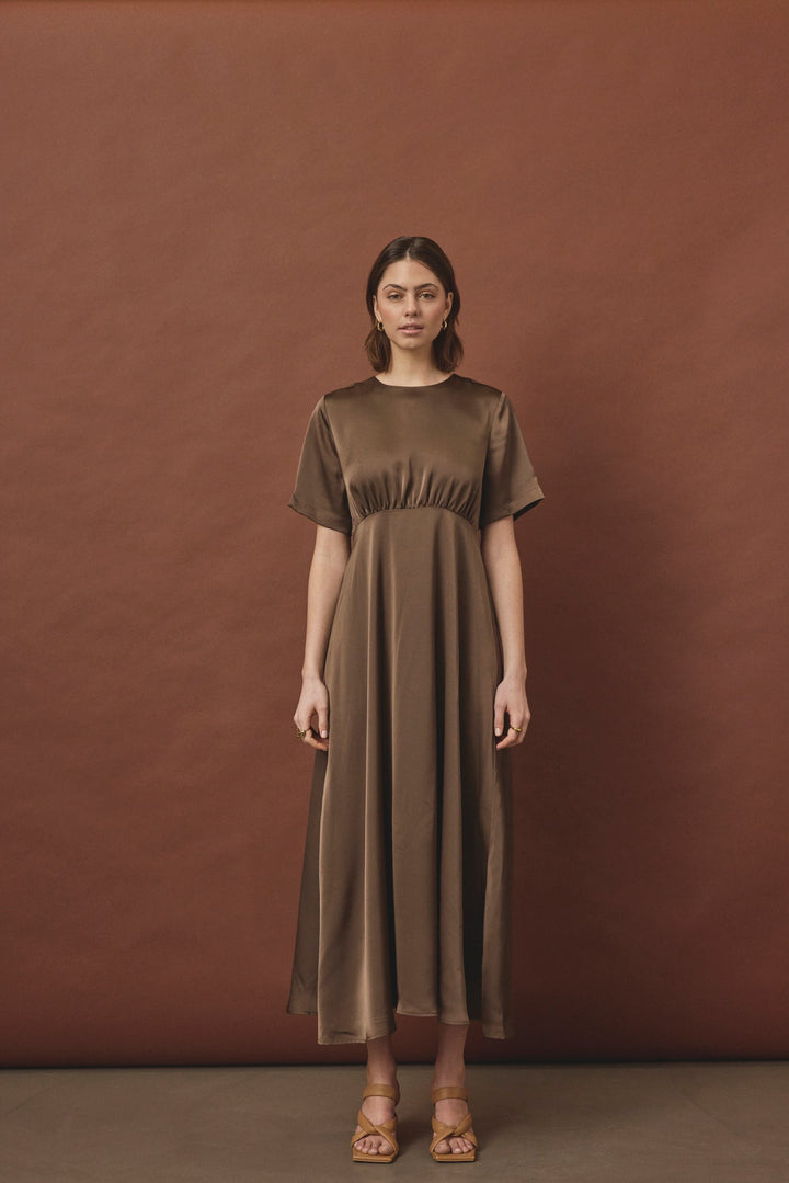 Love & Divine - Love1561 19918 - 221 - Earth