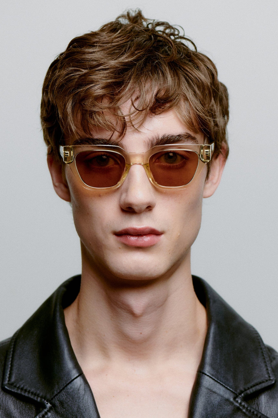 A. Kjærbede - Kaws KL2310 - Ecru Transparent Solbriller 