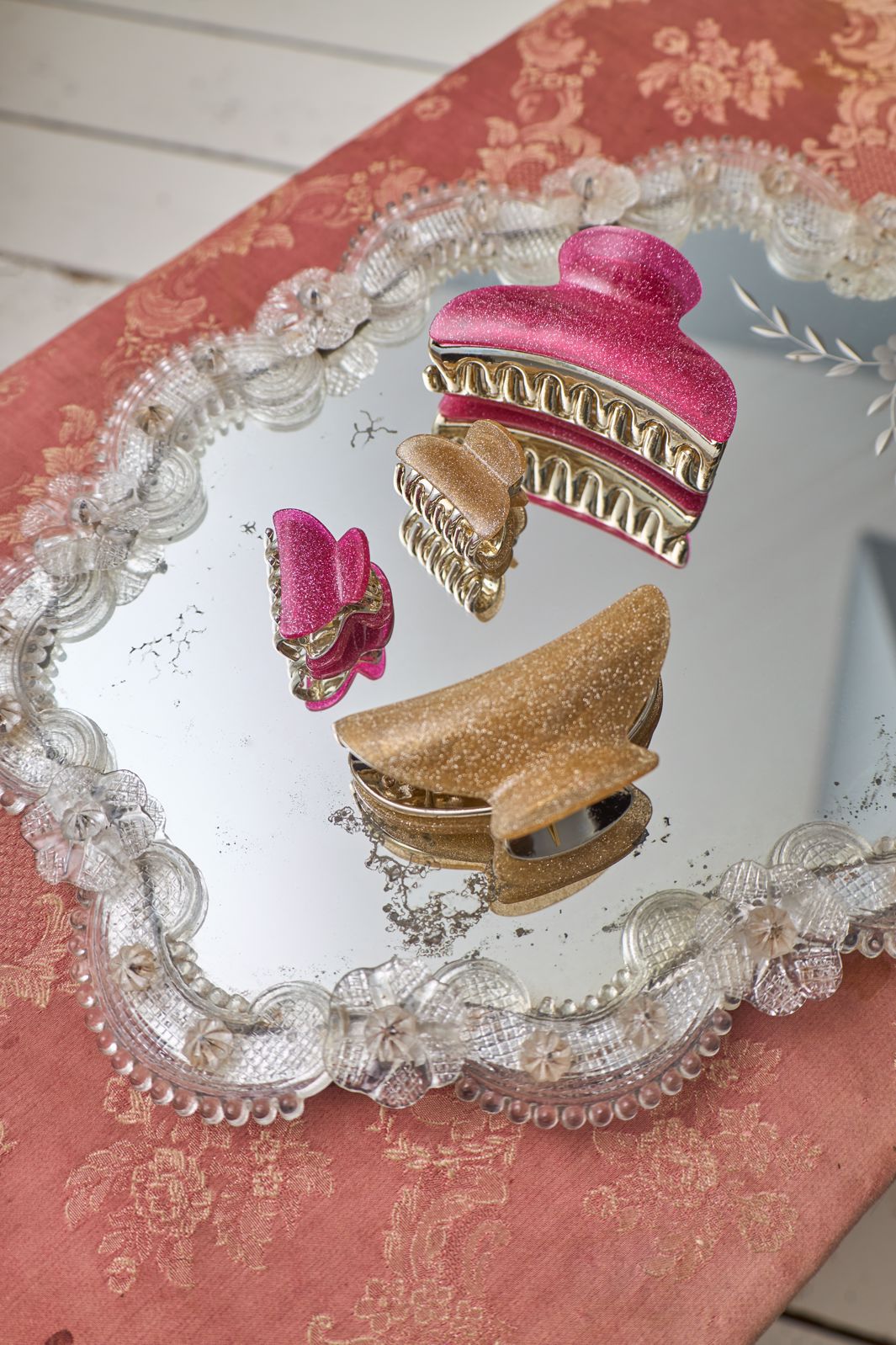 Black Colour - Bcglint Hair Claw 6004 - Golden