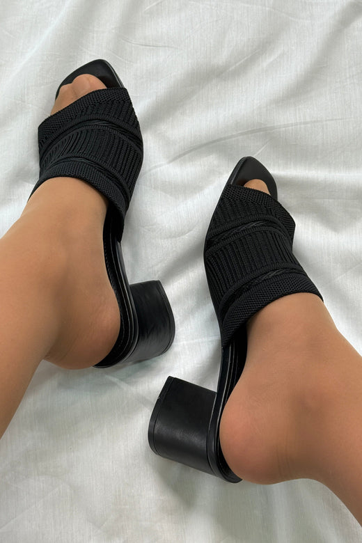 Bloom - Lana Sandaler - Black Sandaler 