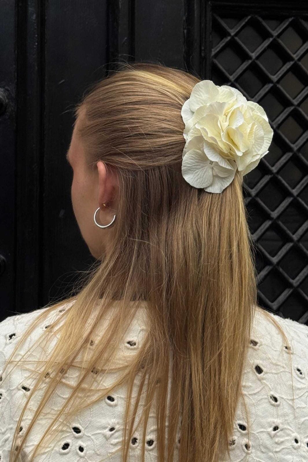 Bloom Objects - Hairclip - Hydrangea - Cream - 02-561 Cream Hårklemmer 
