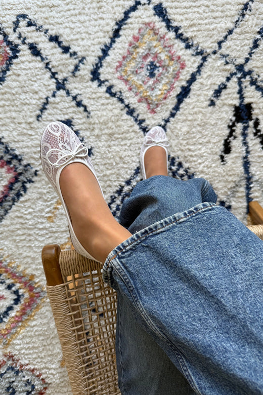 Bloom - Rose Ballerina - White Ballerinaer 