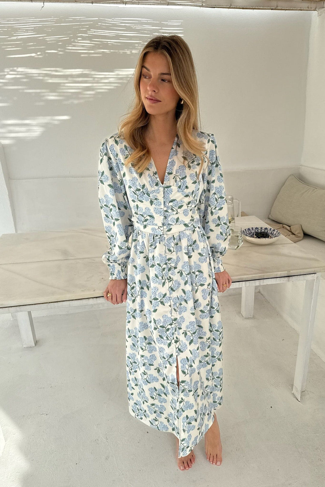 BYIC - Adelic Long Dress A2327 - Blue Hydrangea Print Kjoler 