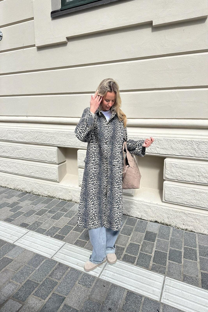 BYIC - Trineic Trenchcoat - lp Leo Print Jakker 
