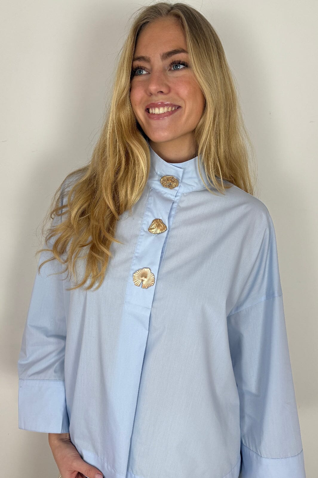 Continue - Klara High Neck 15088 - Light Blue Bluser 