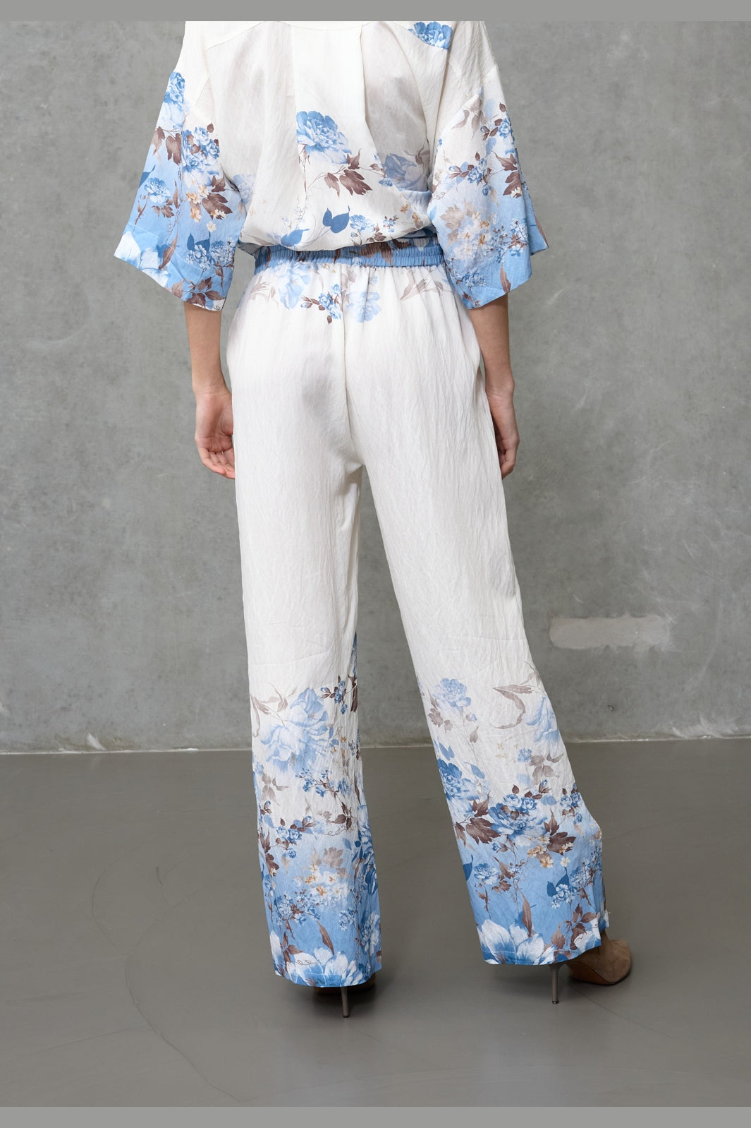 Love & Divine - Love207-44 19857 - 812 - Blue/Brown Flower